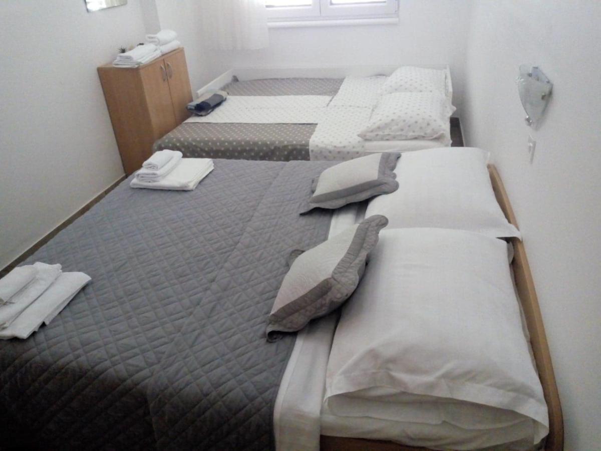 Apartman Leo Nečujam Exterior foto