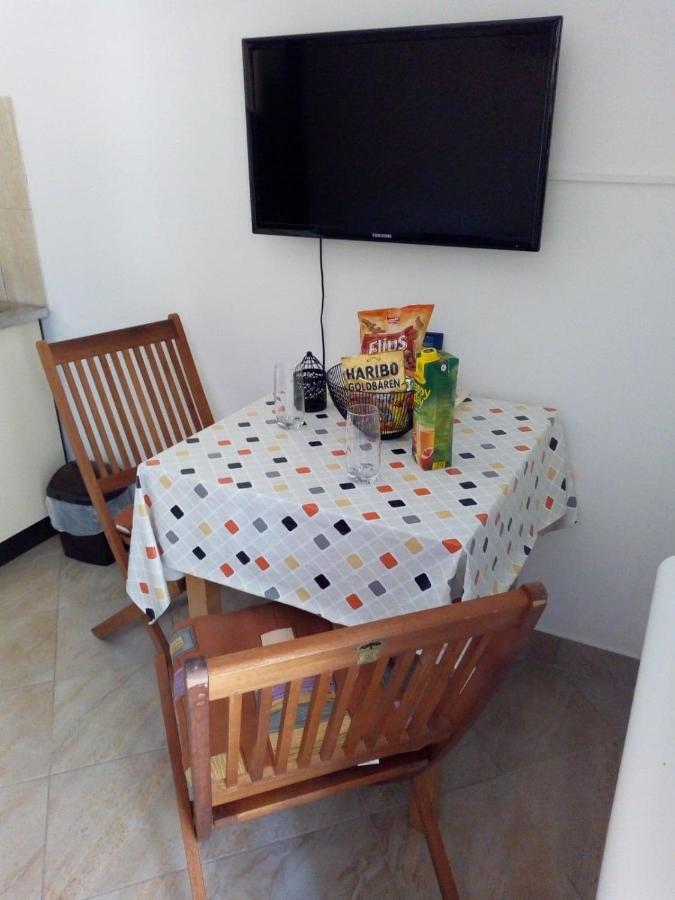 Apartman Leo Nečujam Exterior foto